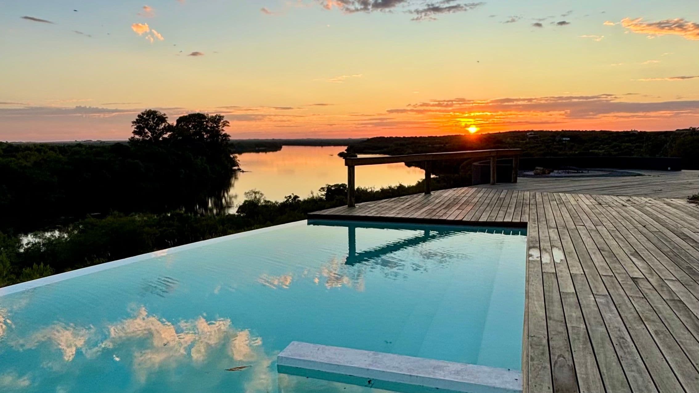 Infinity pool
